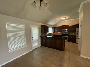 700 Apple Tree Ln in Moore, OK - Building Photo - Building Photo