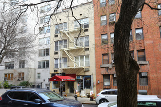 223 E 74th St in New York, NY - Building Photo - Building Photo