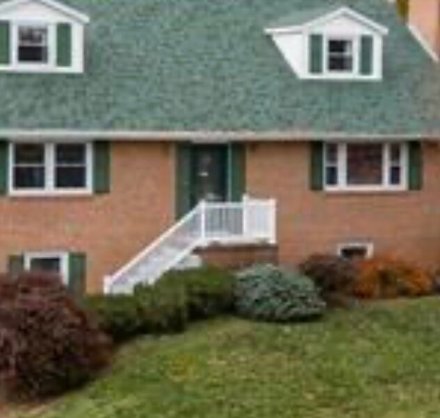 908 Ridgecrest Cir in Staunton, VA - Foto de edificio