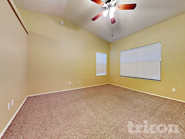 515 E Rockwood Dr in Phoenix, AZ - Foto de edificio - Building Photo