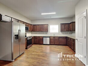 165 Daisy Cir in Mcdonough, GA - Building Photo - Building Photo