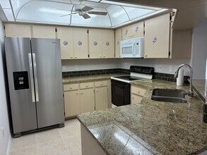 4063 Center Pointe Pl in Sarasota, FL - Building Photo - Building Photo