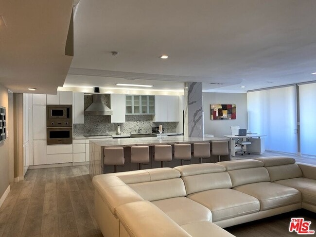 1333 S Beverly Glen Blvd in Los Angeles, CA - Building Photo - Building Photo