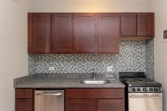 450 W Wellington Ave in Chicago, IL - Foto de edificio - Building Photo