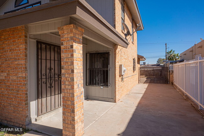 10056 Caribou Dr in El Paso, TX - Foto de edificio - Building Photo