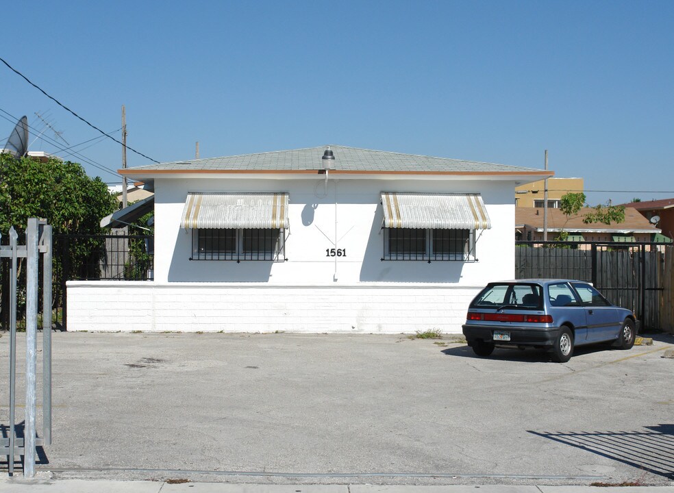 1561 SW 3rd St in Miami, FL - Building Photo