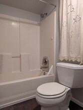 8568 Tracyton Blvd NW in Bremerton, WA - Foto de edificio - Building Photo