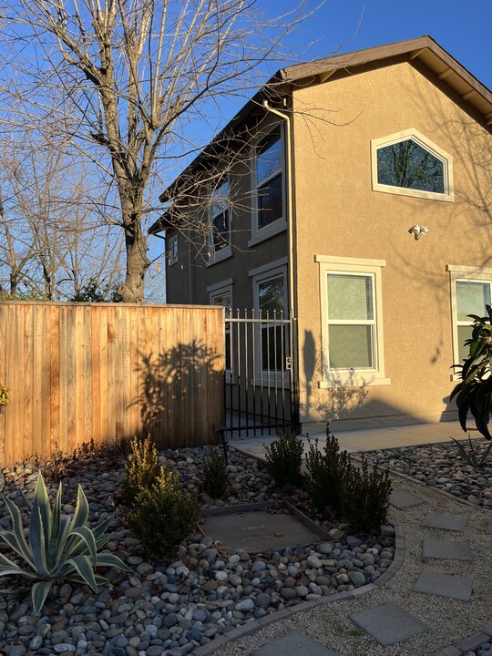 1290 Tippens Way in Folsom, CA - Building Photo