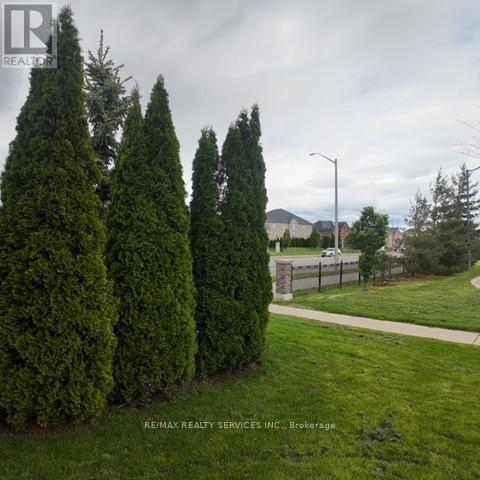 28 Lavallee Cres in Brampton, ON - Building Photo - Building Photo
