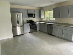 255 SW Bridgeport Dr in Port St. Lucie, FL - Building Photo - Building Photo