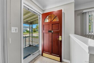 3216 Maplewood Ave in Royal Oak, MI - Building Photo - Building Photo