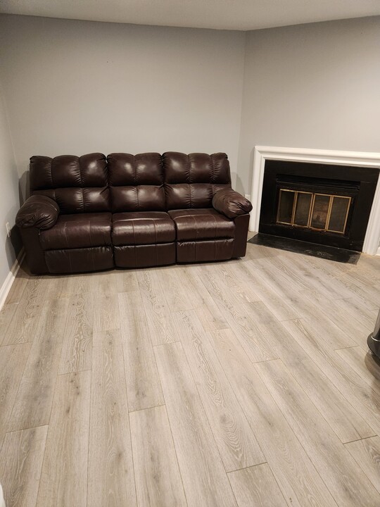 9828 Hellingly Pl, Unit 9828 Hellingly Place in Montgomery Village, MD - Building Photo