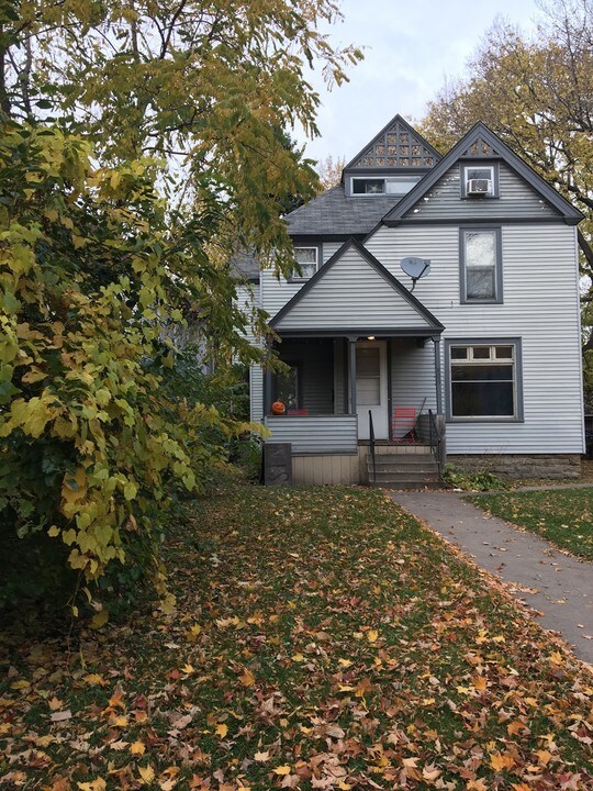 1024 15th Ave SE in Minneapolis, MN - Building Photo