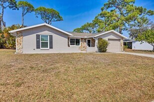 3010 Golden Rain Dr in Sarasota, FL - Building Photo