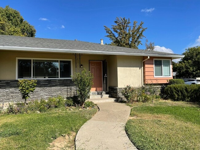 property at 852 Skipper Cir