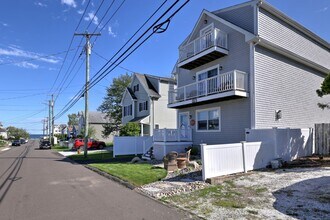 32 Grant St in Milford, CT - Building Photo - Building Photo