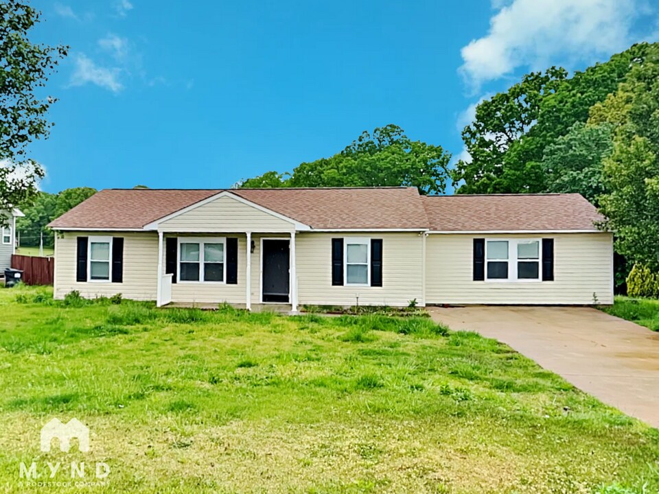 150 Single Oak Dr in Troutman, NC - Building Photo