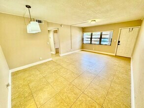 10008 Twin Lakes Dr in Coral Springs, FL - Building Photo - Building Photo