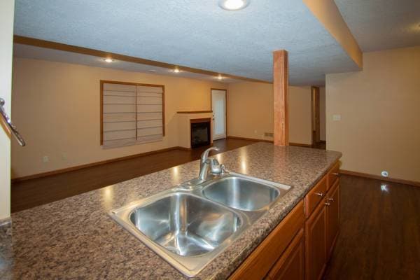 202 Northbrook Ct, Unit 1 in Davenport, IA - Building Photo - Building Photo