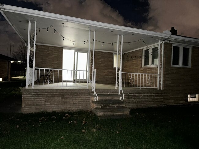 9574 Idlewood Dr in Brooklyn, OH - Foto de edificio - Building Photo