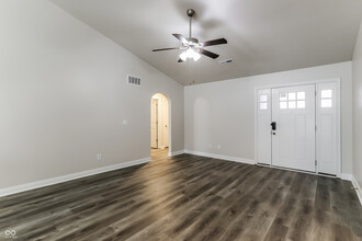 7608 Samuel Dr in Sellersburg, IN - Building Photo - Building Photo