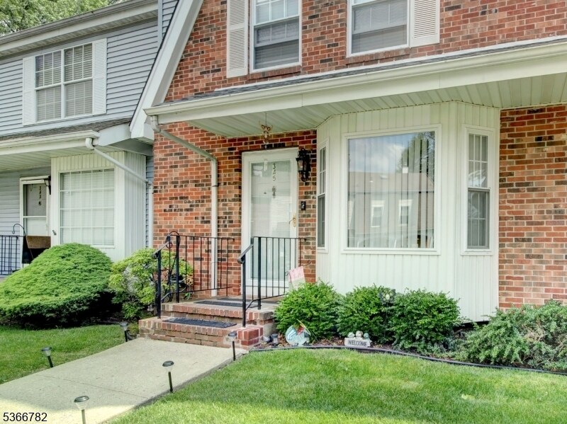 345 Tebe Pl in Union, NJ - Building Photo