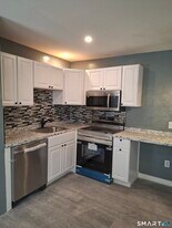 7 Main St in East Hampton, CT - Building Photo