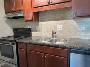 5312 Justin Ct, Unit 808-11-202E in Virginia Beach, VA - Building Photo - Building Photo