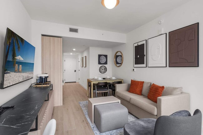 225 N Miami Ave in Miami, FL - Building Photo - Building Photo