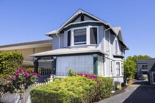 325 Alma St, Unit Studio in Palo Alto, CA - Building Photo