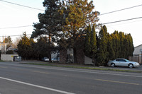 7023-7041 N Fessenden St in Portland, OR - Foto de edificio - Building Photo