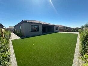 7306 N 80th Ln in Glendale, AZ - Foto de edificio - Building Photo