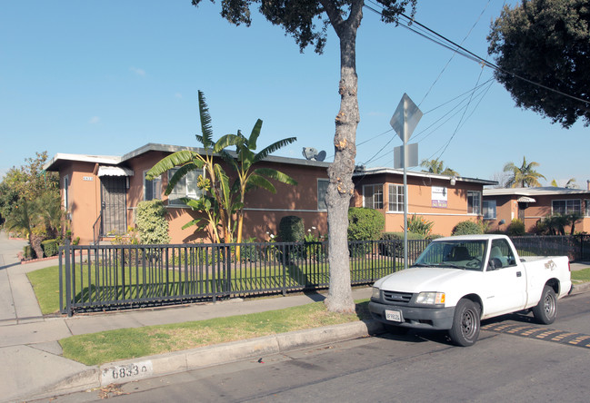 6825-6833 Heliotrope Ave in Bell, CA - Building Photo - Building Photo