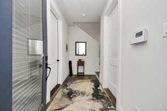 3905 B Pinemont Dr in Houston, TX - Building Photo - Building Photo