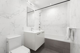 323 E 53rd St in New York, NY - Building Photo - Building Photo