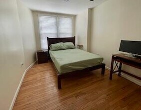 162 Griffith St in Jersey City, NJ - Building Photo - Building Photo