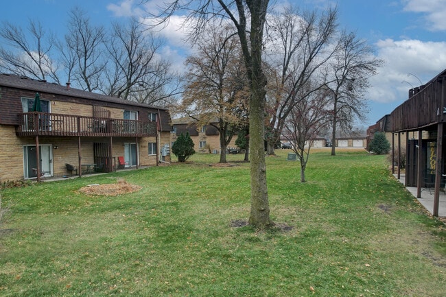 Pfau Reed Apartments in Mankato, MN - Building Photo - Building Photo