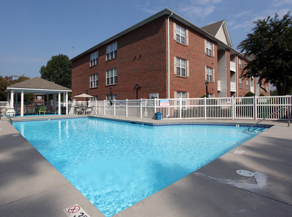 Princeton Terrace in Greensboro, NC - Foto de edificio