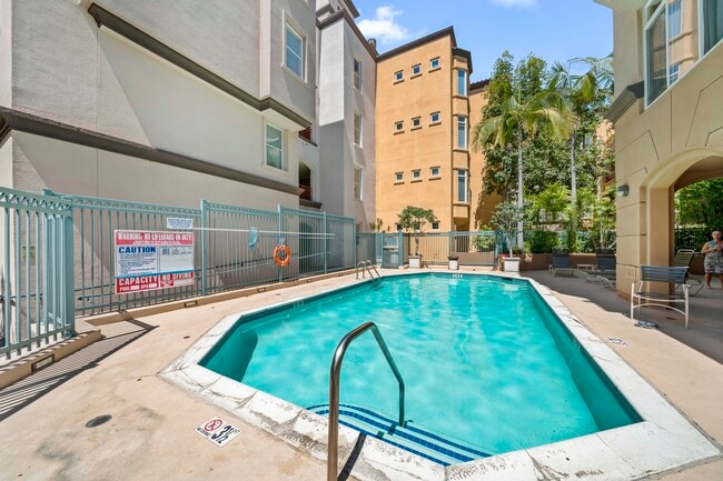 2400 5Th, Unit 103 in San Diego, CA - Foto de edificio - Building Photo