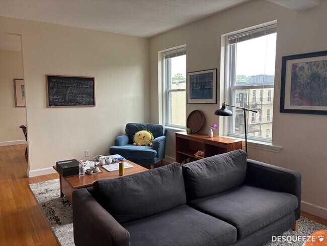 1419 Commonwealth Ave, Unit 403 in Boston, MA - Building Photo - Building Photo