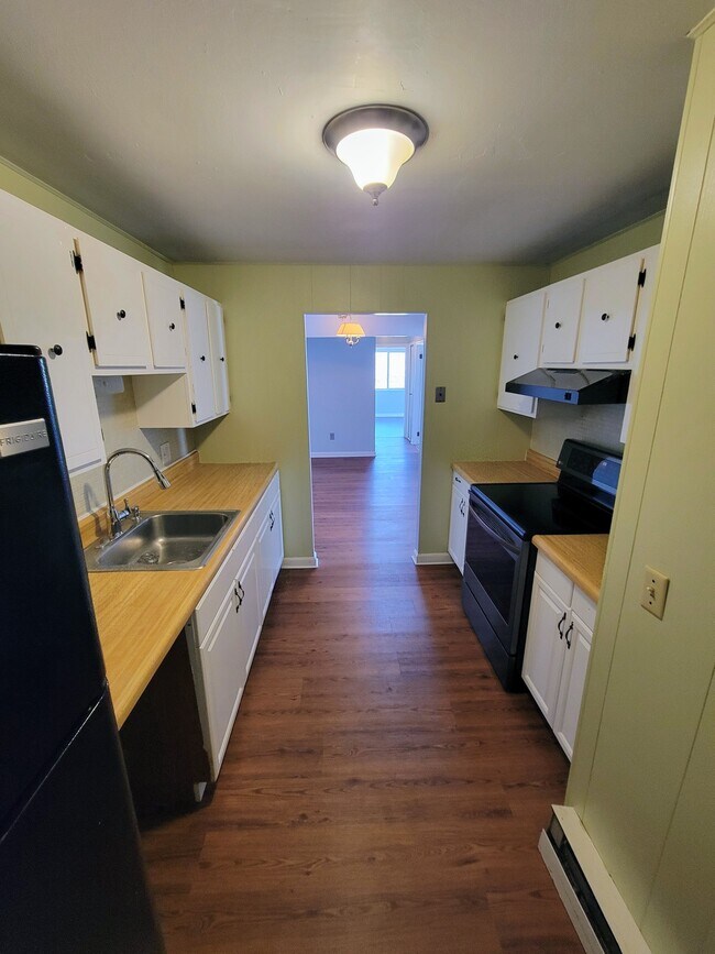 300 Smithfield Rd, Unit #1-10 in North Providence, RI - Building Photo - Building Photo