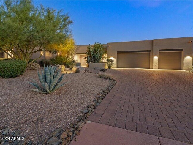 5447 E Ron Rico Rd in Cave Creek, AZ - Building Photo - Building Photo