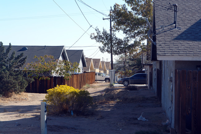 14030 Juniper St in Hesperia, CA - Foto de edificio - Building Photo