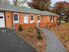 103 Cherry Ave in Grottoes, VA - Building Photo - Building Photo