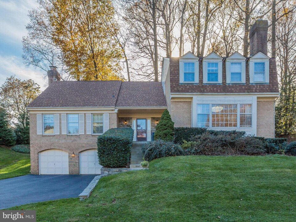 7705 Huntmaster Ln in McLean, VA - Building Photo