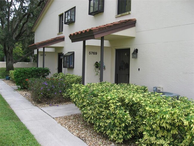 5769 Gardens Dr in Sarasota, FL - Foto de edificio - Building Photo