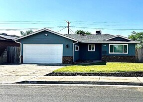 926 W Rialto Ave in Clovis, CA - Building Photo