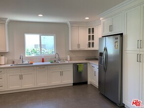 1123 S Clark Dr in Los Angeles, CA - Building Photo - Building Photo