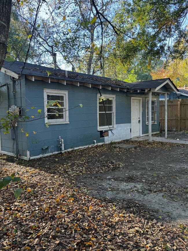 property at 1008 S 3rd St