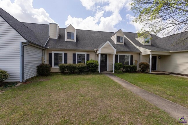 135 Sussex Dr in Warner Robins, GA - Building Photo - Building Photo